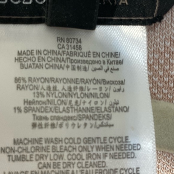 Large BCBGMAXAZRIA Gardenia top with bottom detail flair. Pink - Picture 11 of 17